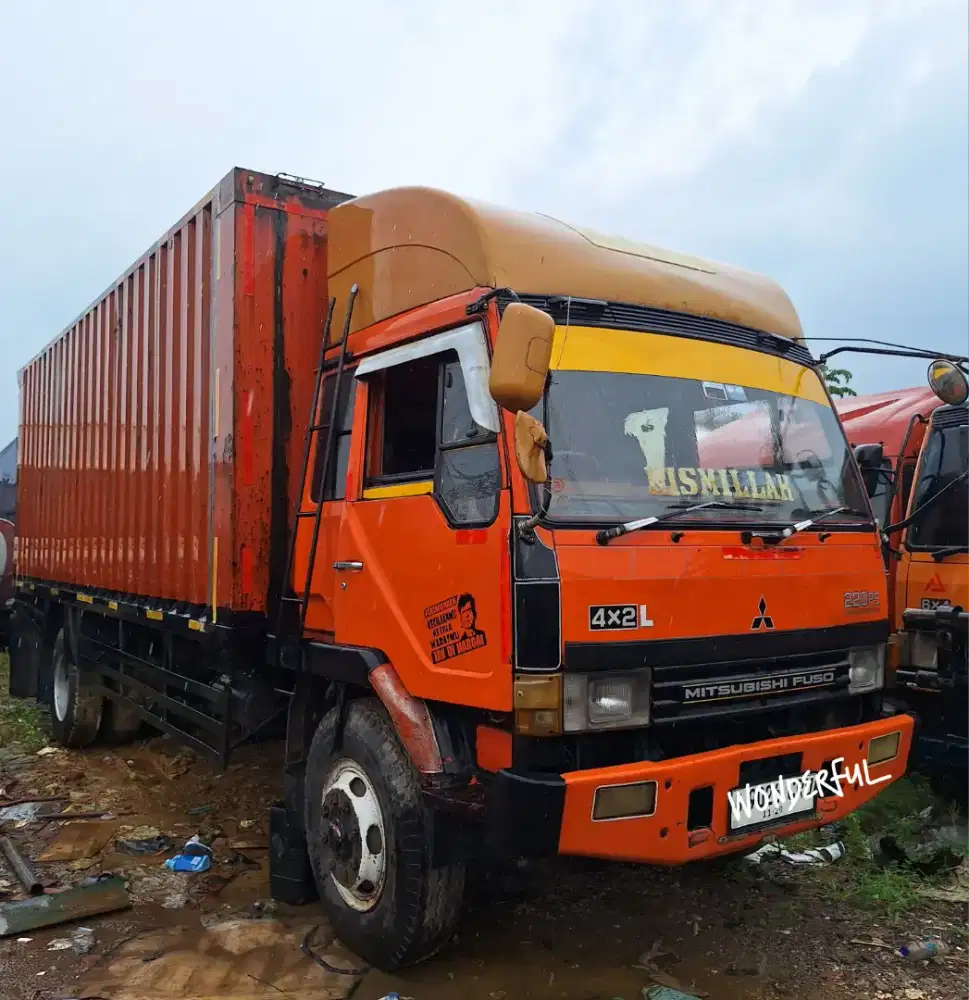 Mitsubishi Fuso 220PS HLong Box besi Orange Turbo Bio Solar Hino Lohan