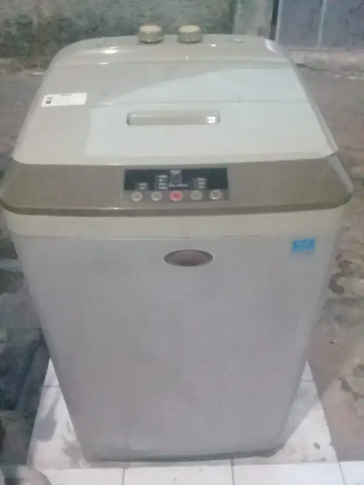 Mesin cuci 1 tabung manual merek Sakura
