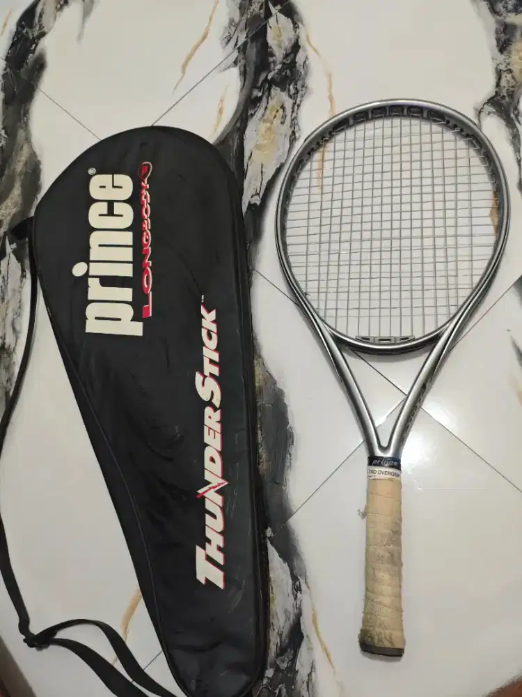Raket tennis minat chat