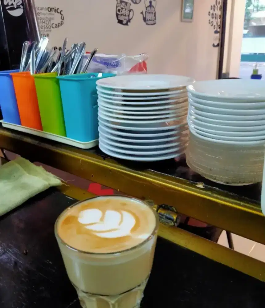 Di butuhkan kasir / waiters cewe untuk kopi and resto