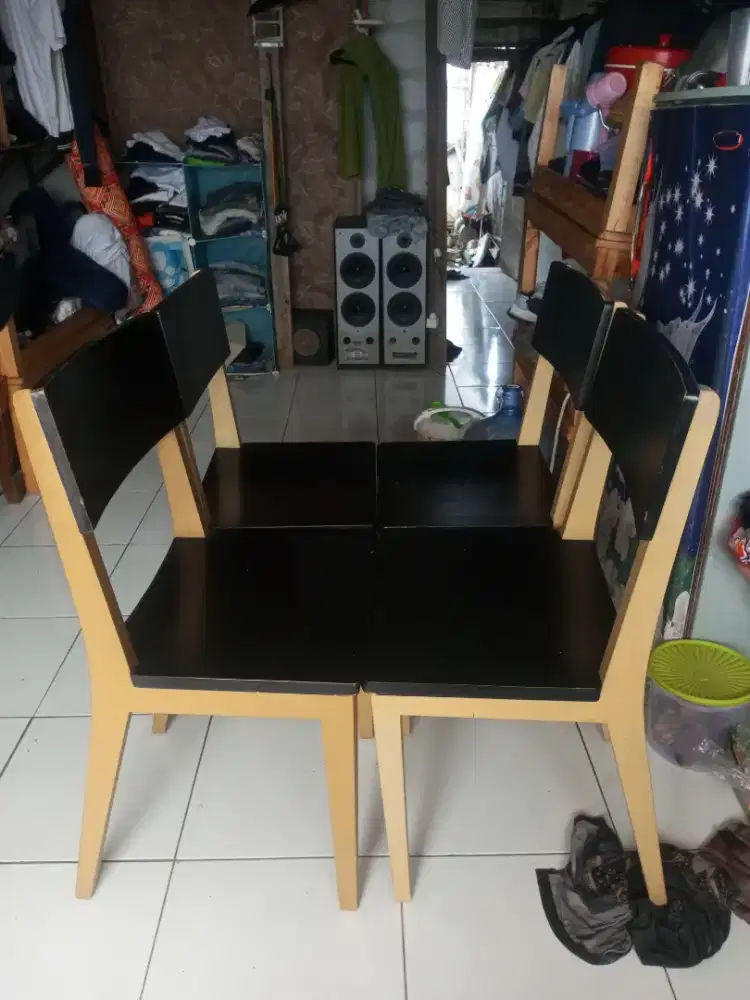 Dijual meja + 4 bangku