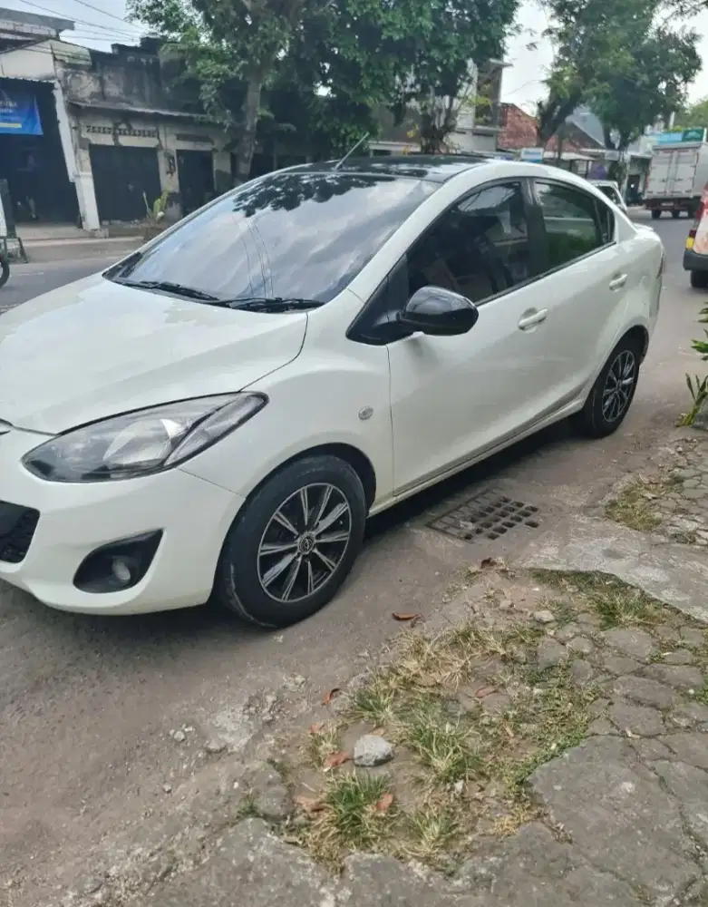DI JUAL MAZDA 2 TAHUN 2011