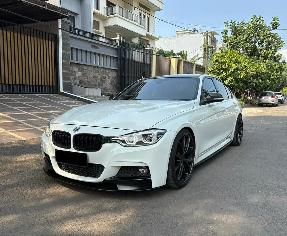 Bmw 320i LCI sport 2.0 AT 2016