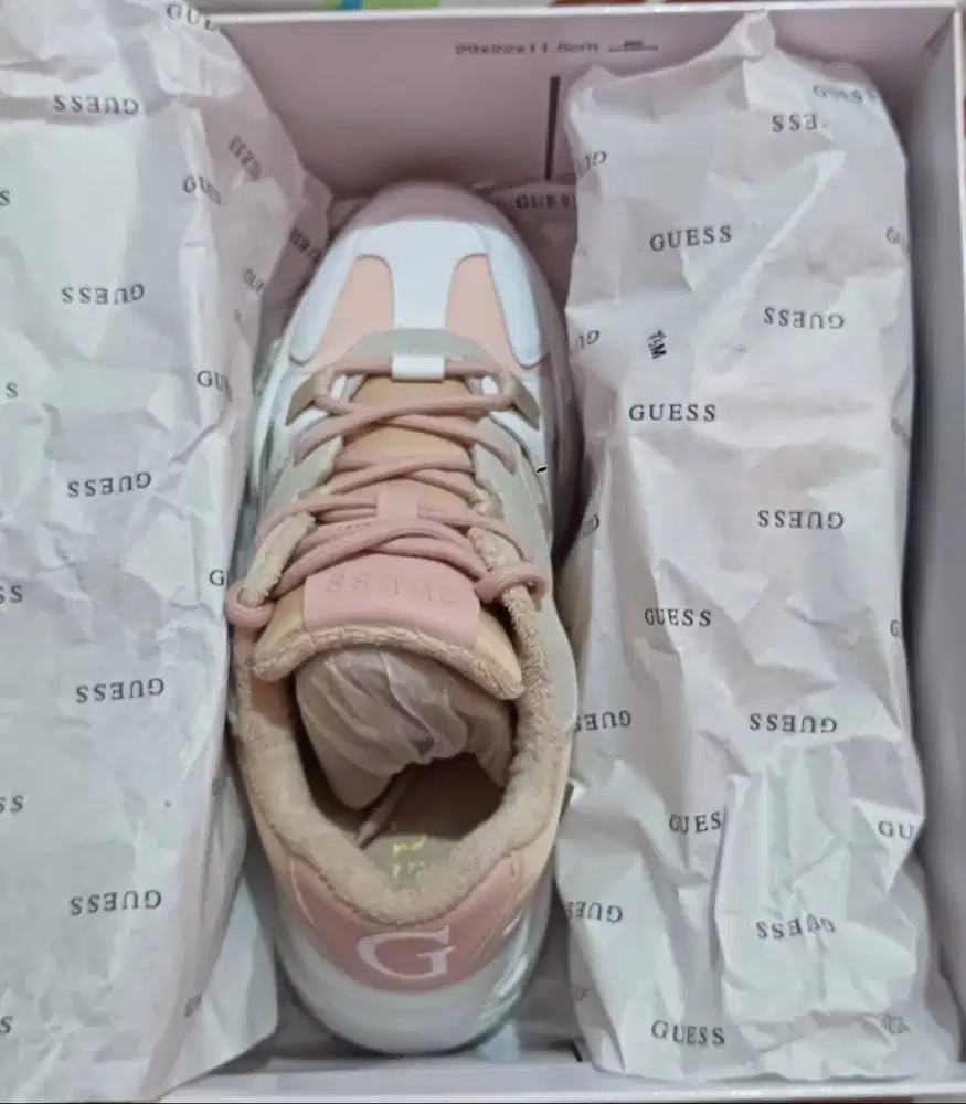 Guess CARRLI  Sneaker Low Creme NEW 100% ori size 37 / 7.5m