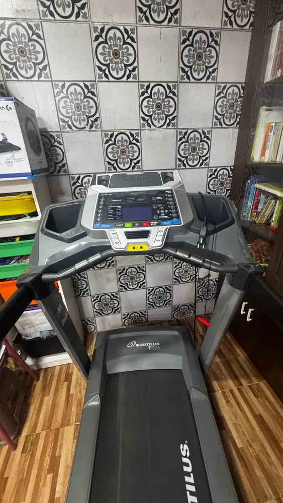 Treadmill Nautilus T62 Original ( Jarang diPakai & Kondisi masih Bagus