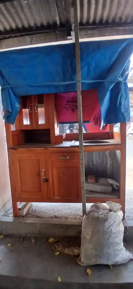 Dijual gerobak bakso, pemakaian 3 bulan. Bahan jati.