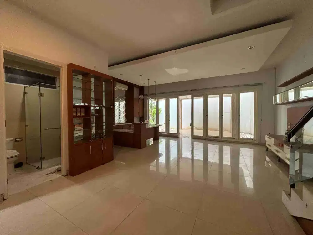 Rumah Mewah Bangunan Mandiri di Sutera Onyx