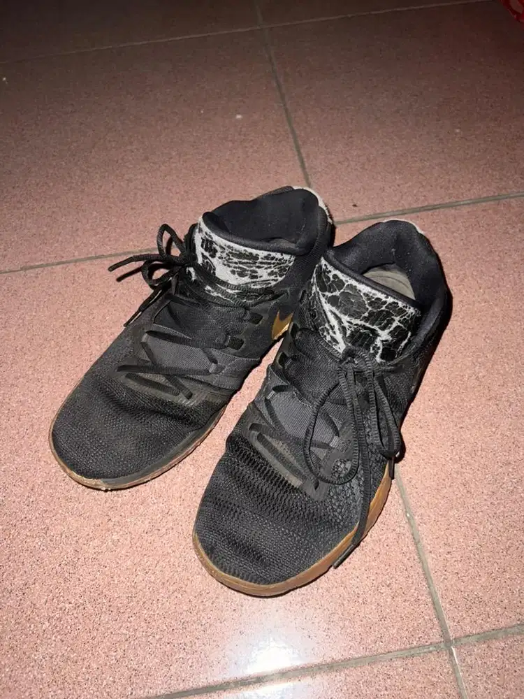 Sepatu Basket Nike Kyrie Flytrap Hitam Bekas / Preloved