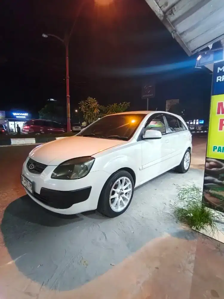 Kia Pride Matic Hatchback 1.4 AT
