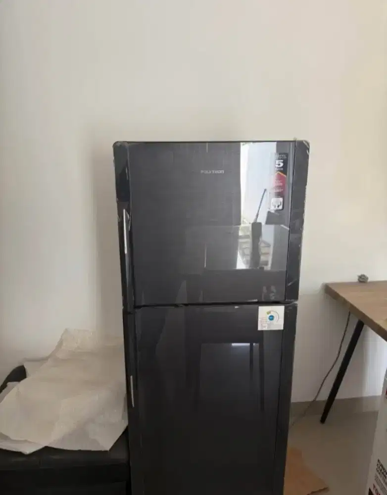 Kulkas polytron 2 pintu masih mulus banget