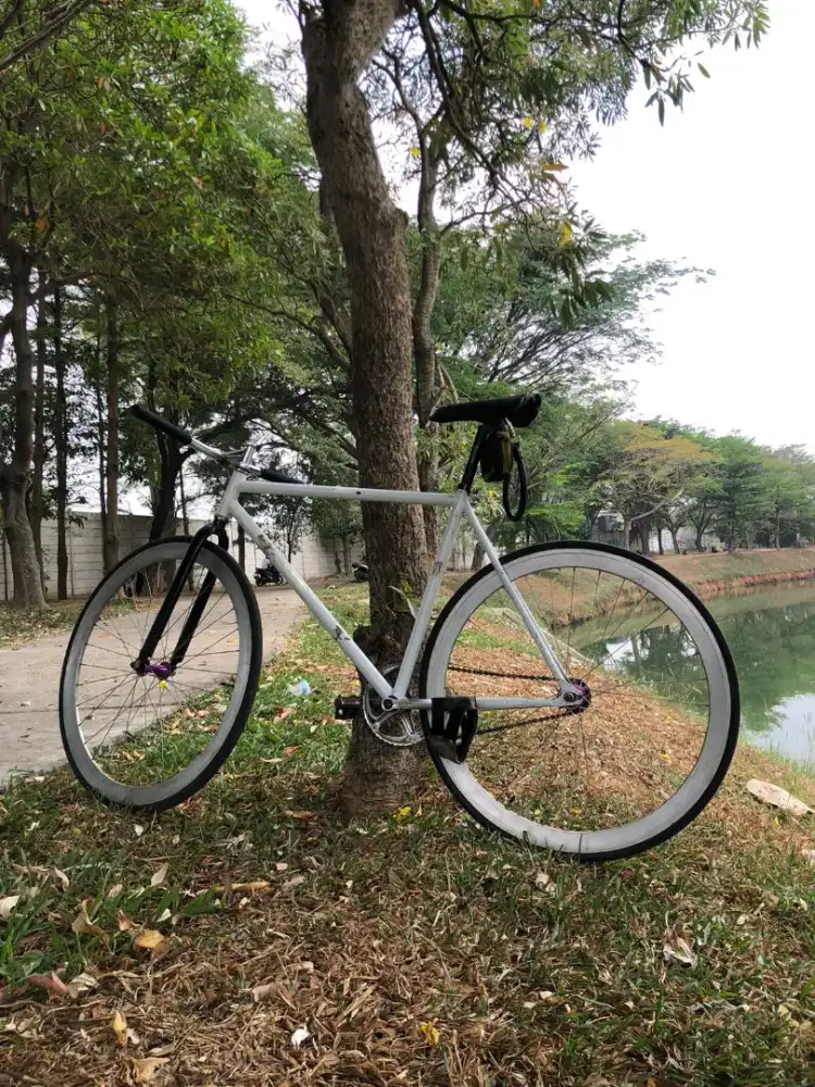 Sepeda fixie lokal L siap gowes