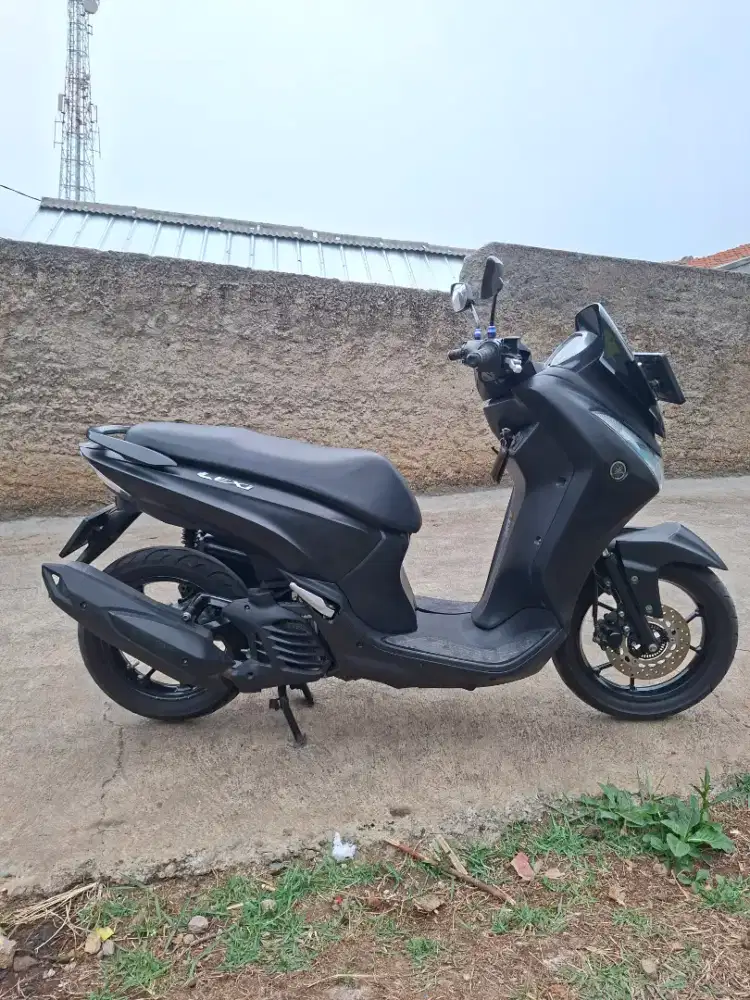Yamaha Lexi 125 Hitam Mulus