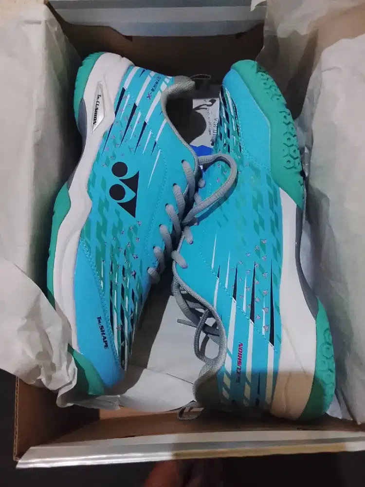 sepatu badminton