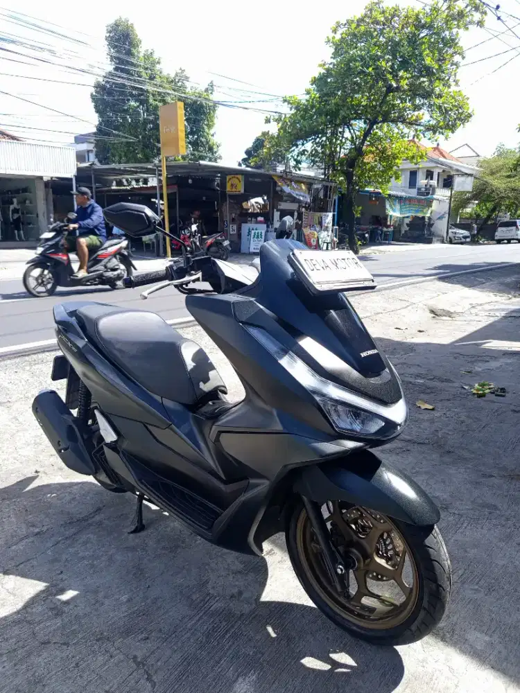 Honda PCX 160 hitam Deva motor