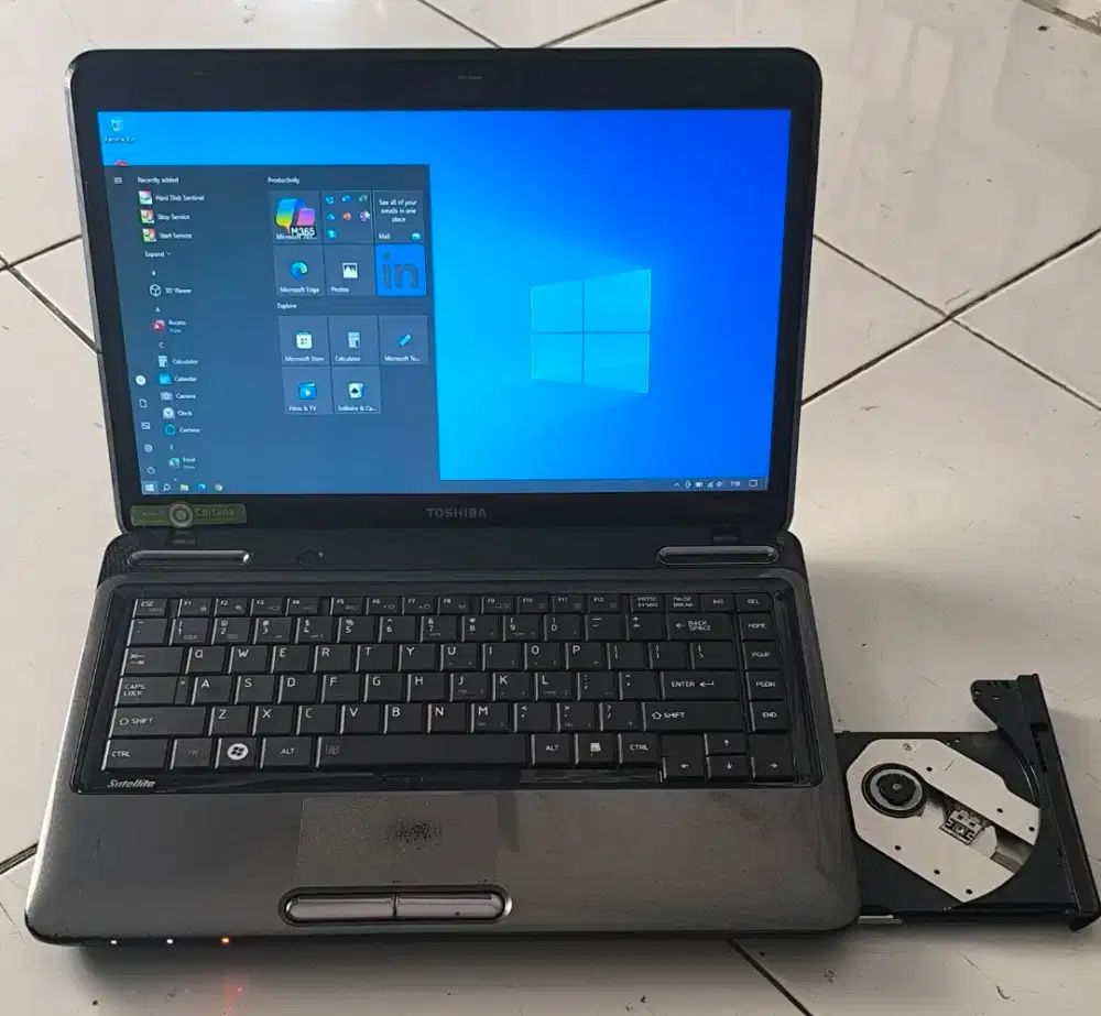 Laptop toshiba semua normal core i3 ram 8 batre 2 jam
