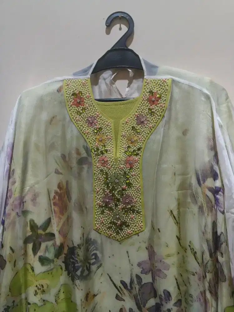 Kaftan Floral Sheer Elegan Warna Hijau Ungu – Cocok Beach/Kondangan