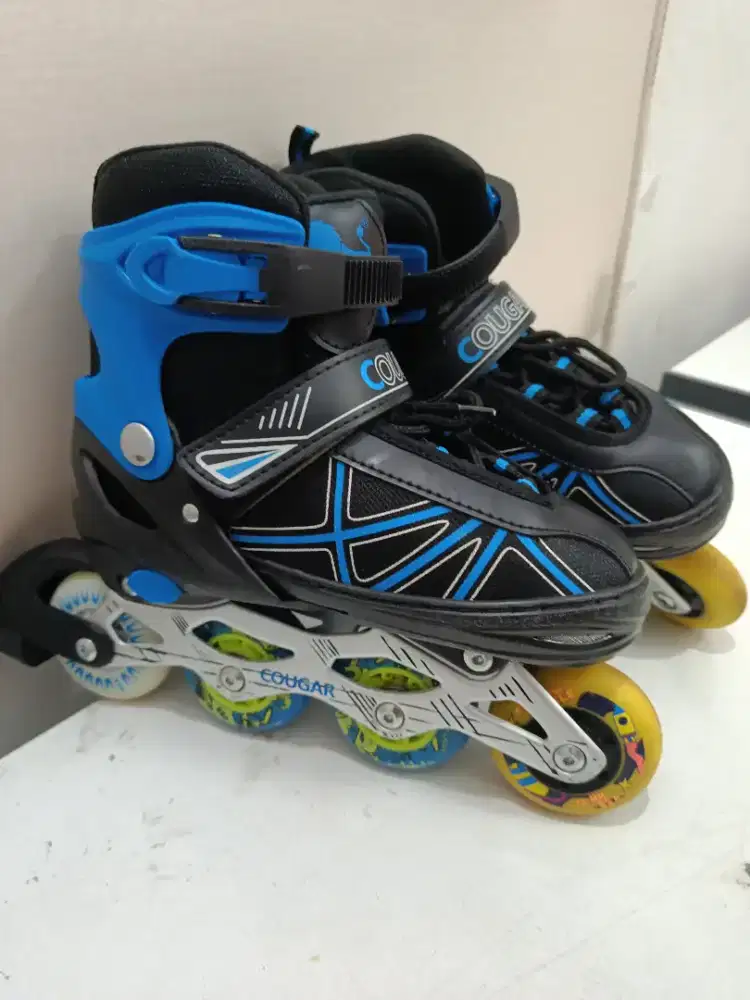 Inline skate/sepatu roda merk cougar