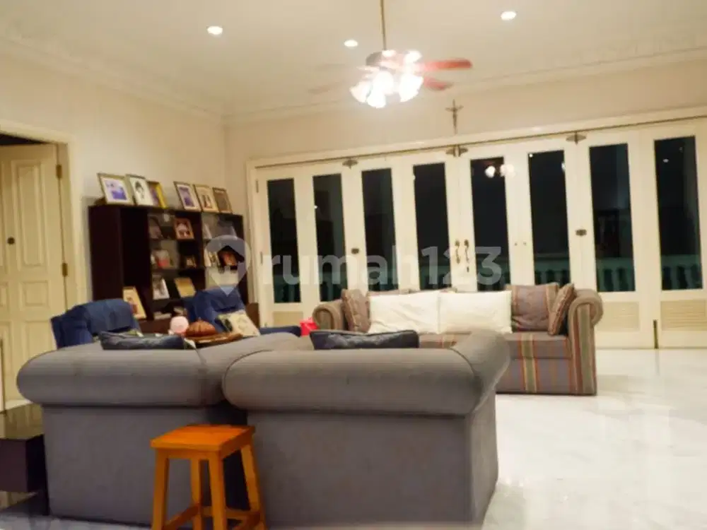 Dijual Rumah Mewah Klasik di Perumahan Elite Menteng