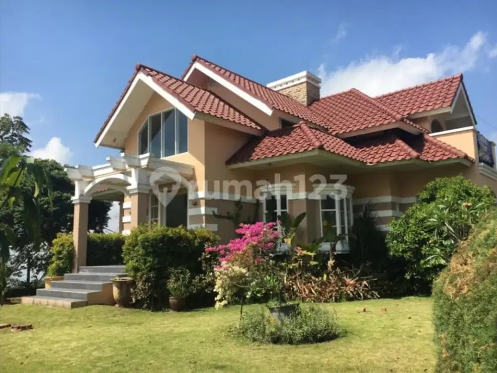 Dijual vila di daerah sejuk dan tenang di Batu