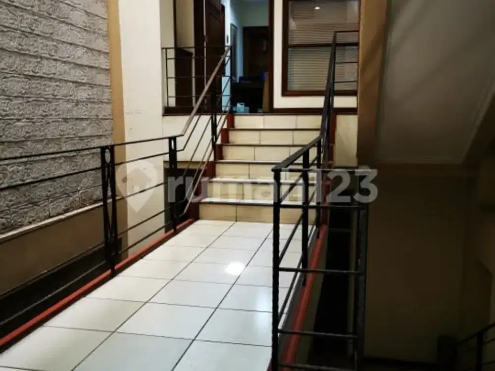 Dijual kantor bagus siap pakai di kawasan bisnis dekat Blok M