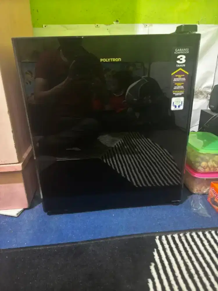 Kulkas Minibar Polytron