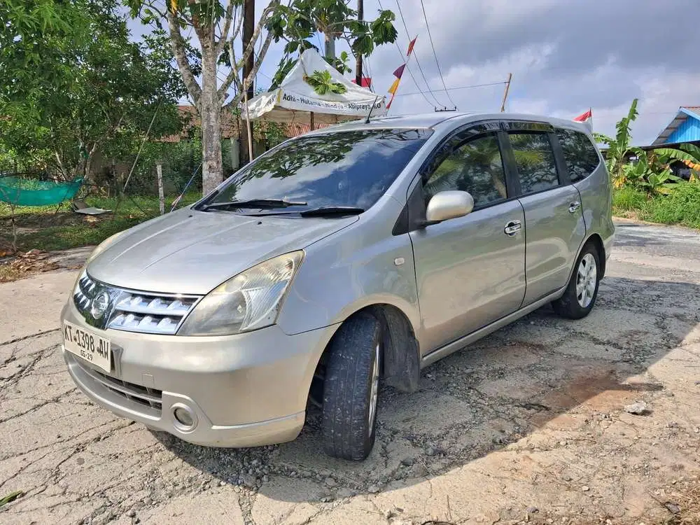Nissan Grand livina 2010 Bensin