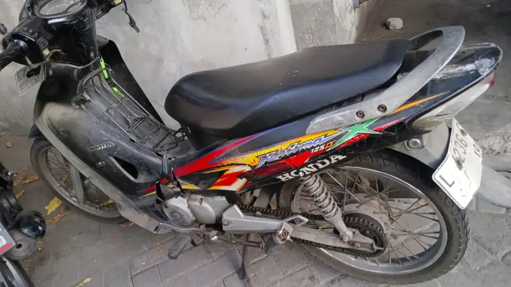 Sepeda kharisma th 2005