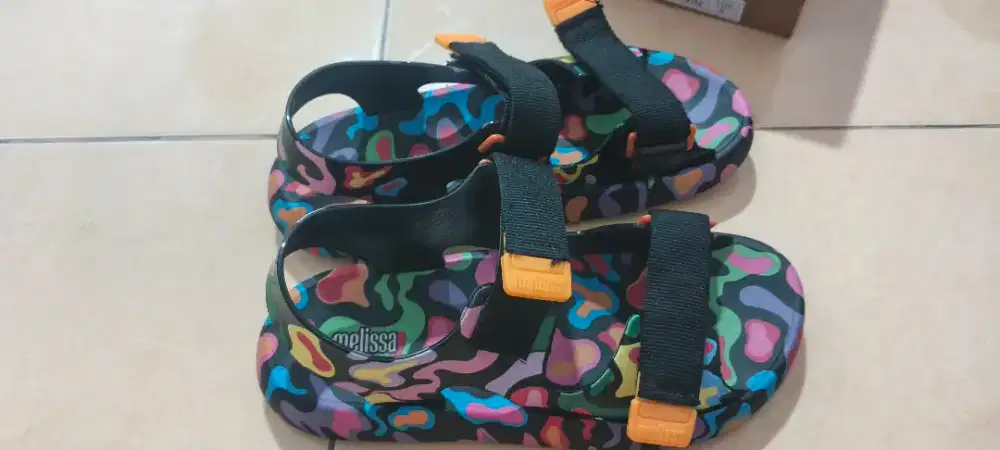 Dijual sepatu sandal Melissa Rainbow non ori