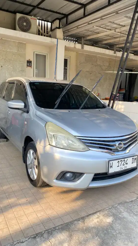 Dijual mobil grand Livina 2014