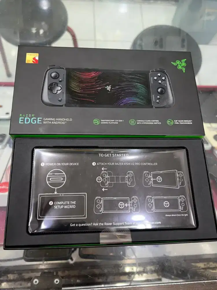 Razer edge gaming kishi + V2 gaming Console ( open box )