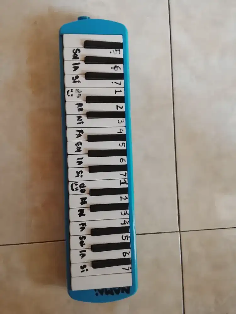 Pianika merek Qi mei