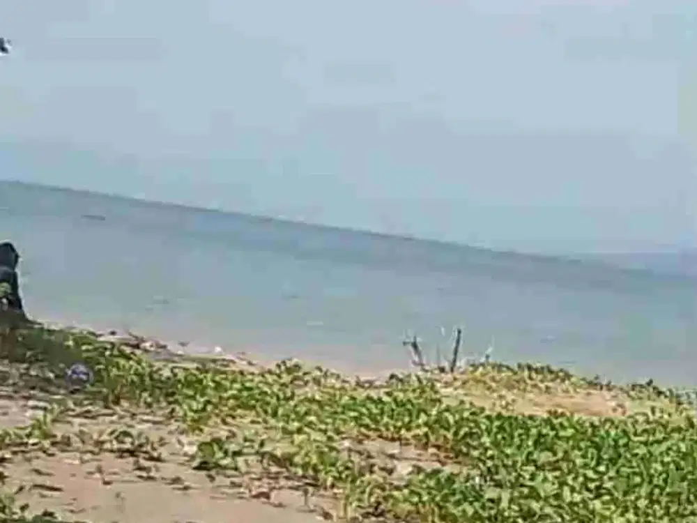 tanah pantai dekat hotel