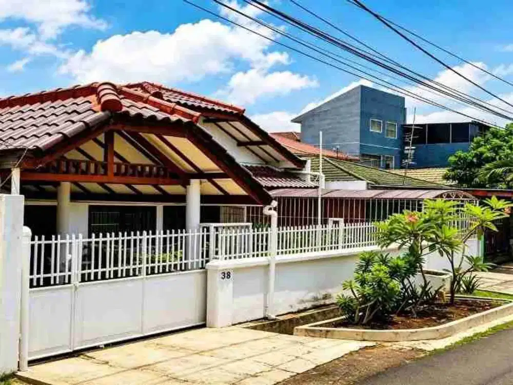 DIJUAL RUMAH BANGUNAN LAMA HARGA MENDEKATI NJOP DENGAN LUAS TANAH 261 meter persegi