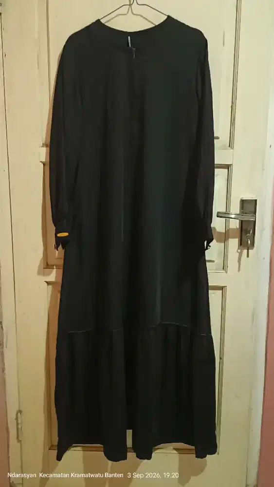 Gamis hitam pekat bahan Yoris adem flowy