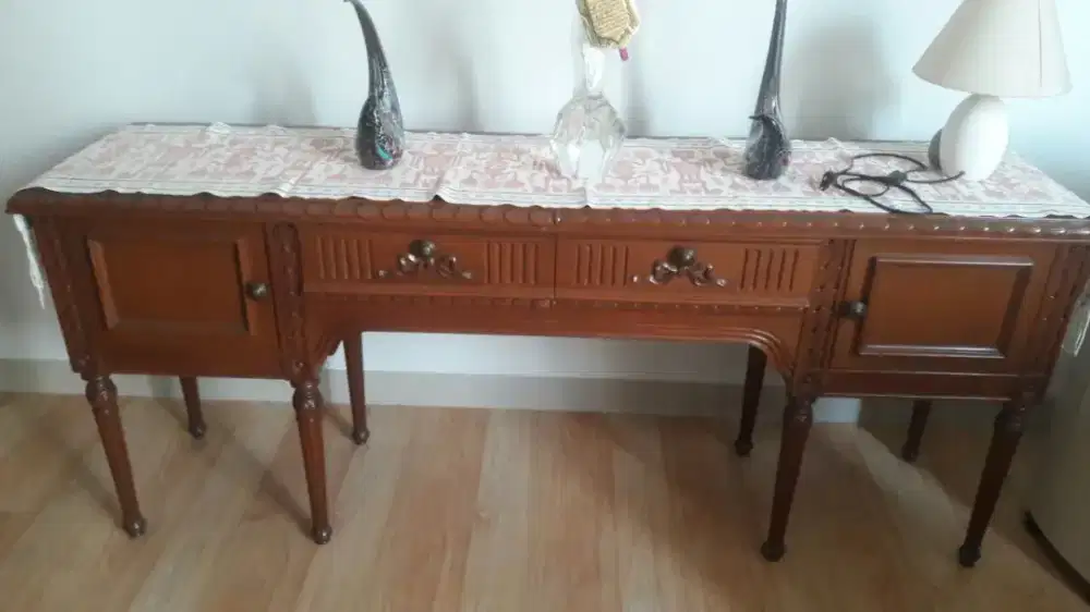 Meja panjang nakas