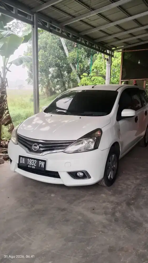 Dijual mobil pribadi Livina THN 2013 ss lengkap hidup