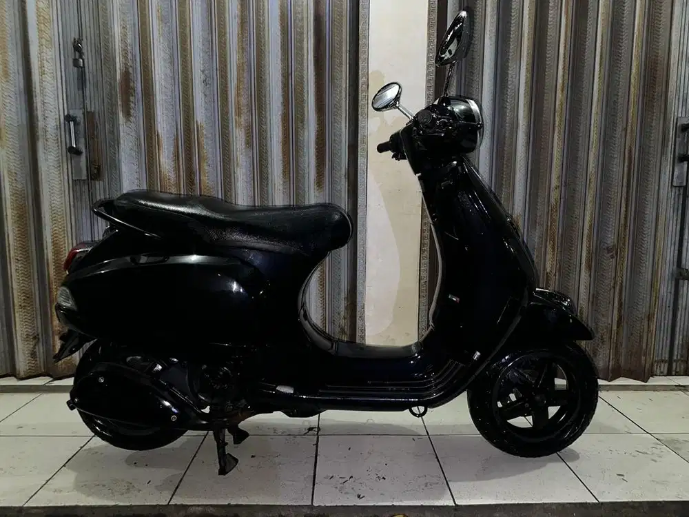 VESPA LX 2011 WARNA HITAM