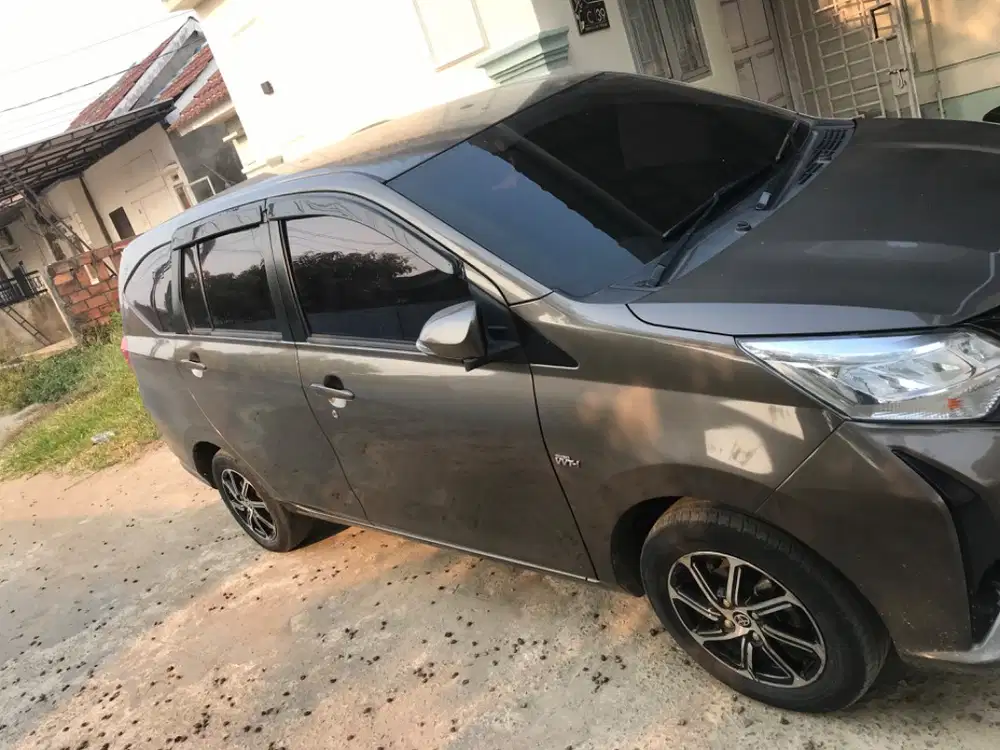 Dijual Mobil Calya Pakaian Pribadi