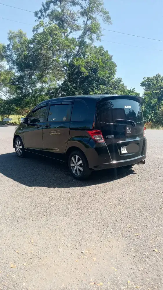 Dijual Honda Freed thn 2009 SS lengkap hidup