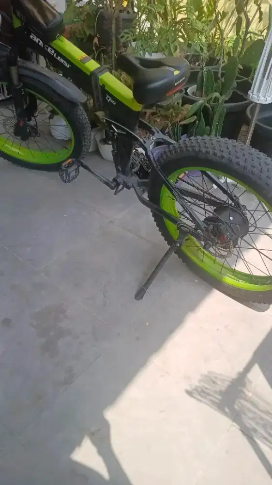 Sepeda listrik lankelesi  sport tt750