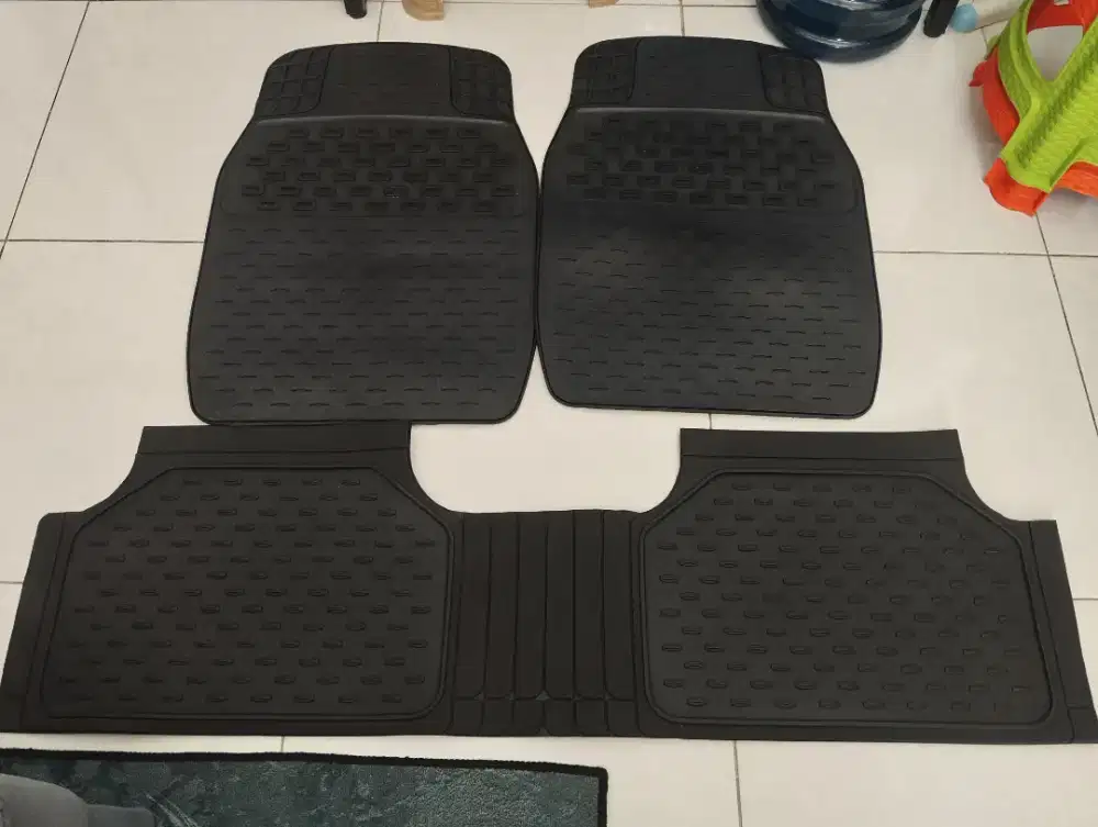 Karpet mobil karet