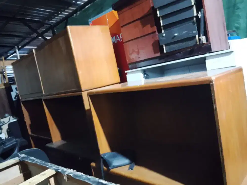 Meja kantor, meja kayu