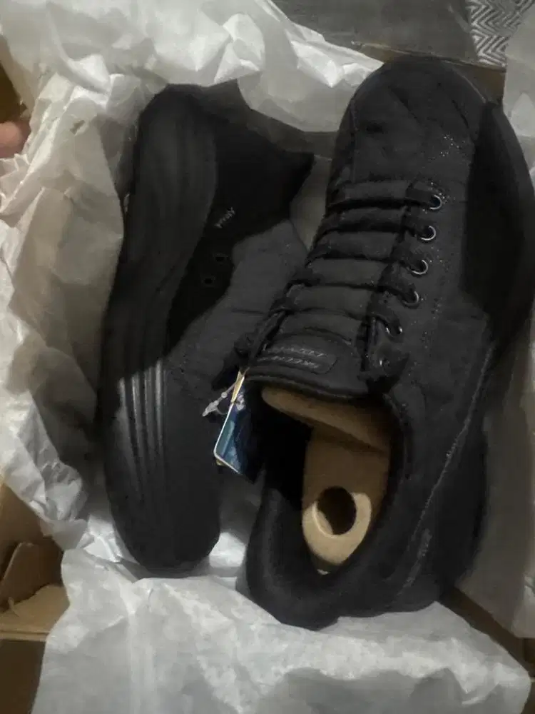 Sepatu Sekolah Hitam Baru