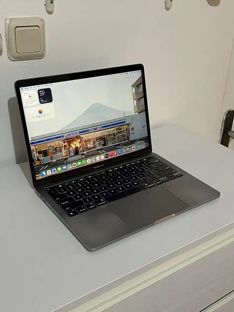 MacBook Pro 2022 M2 13 inch 8/256