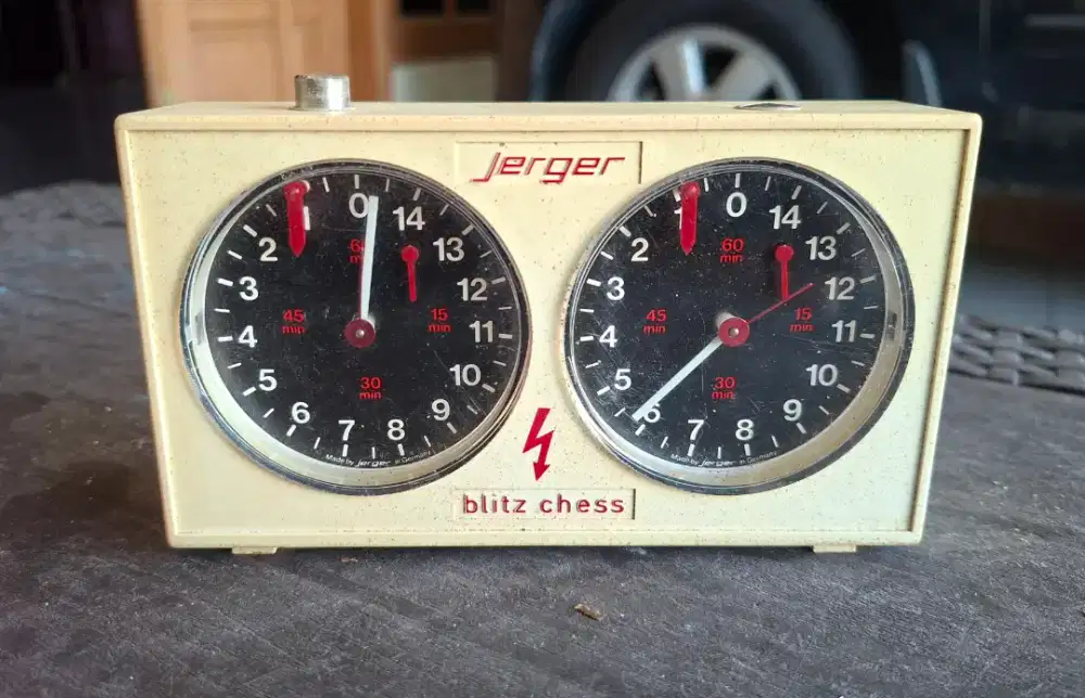 Jam catur merk Jerger buatan Jerman