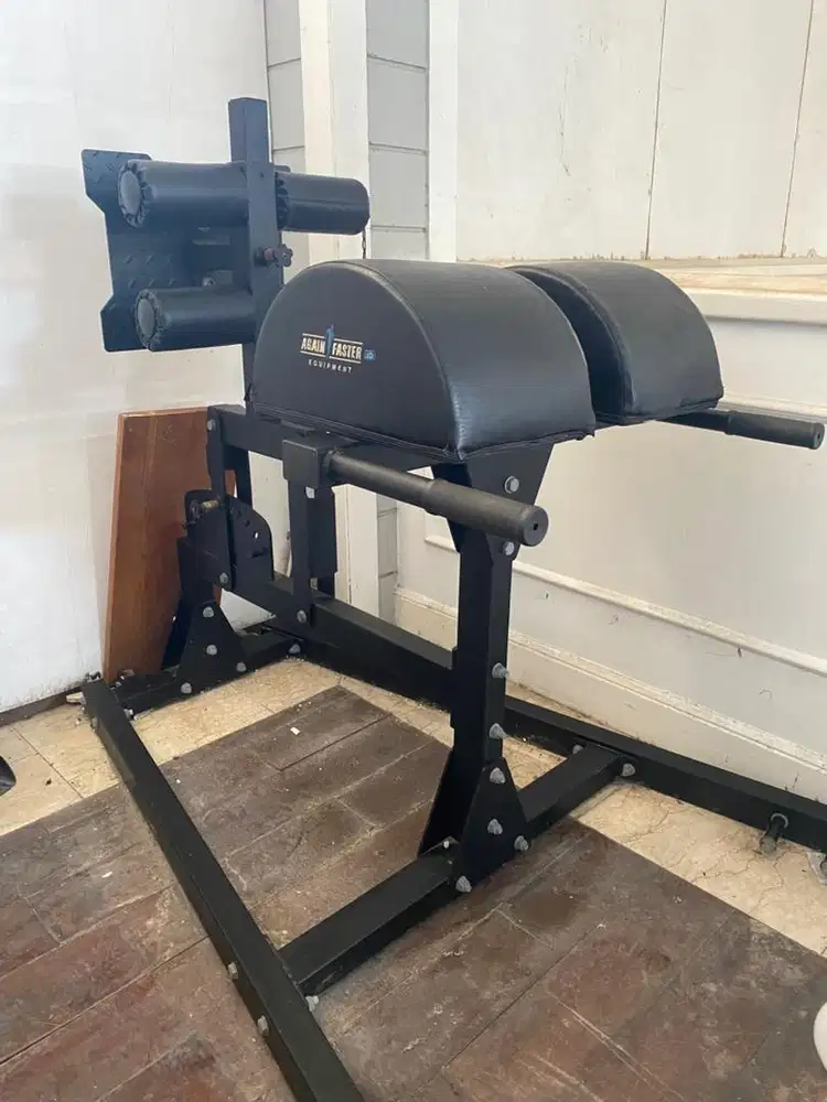 Glute Ham Developer Machine