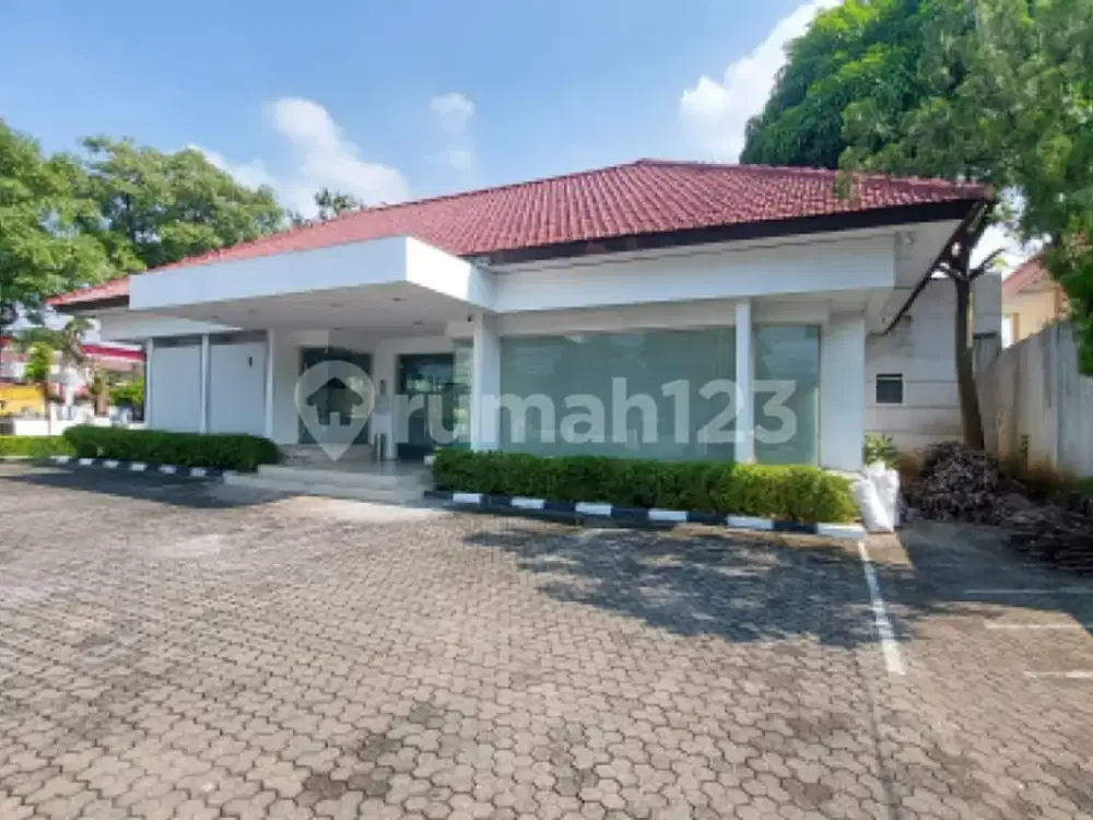 Tempat Usaha Siap Pakai Strategis Bagus di Semarang Tengah A5402