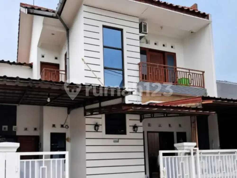 Rumah Dua Lantai Siap Huni Bagus di Tembalang A5632