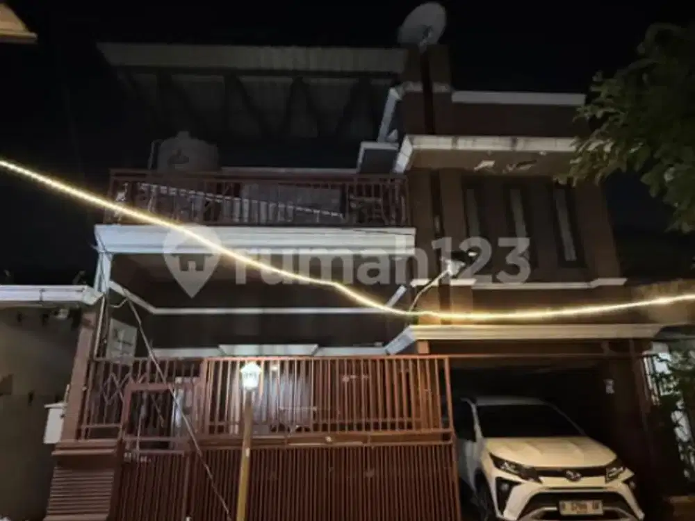 Rumah Dua Lantai Bagus Siap Huni di Pedurungan A5423