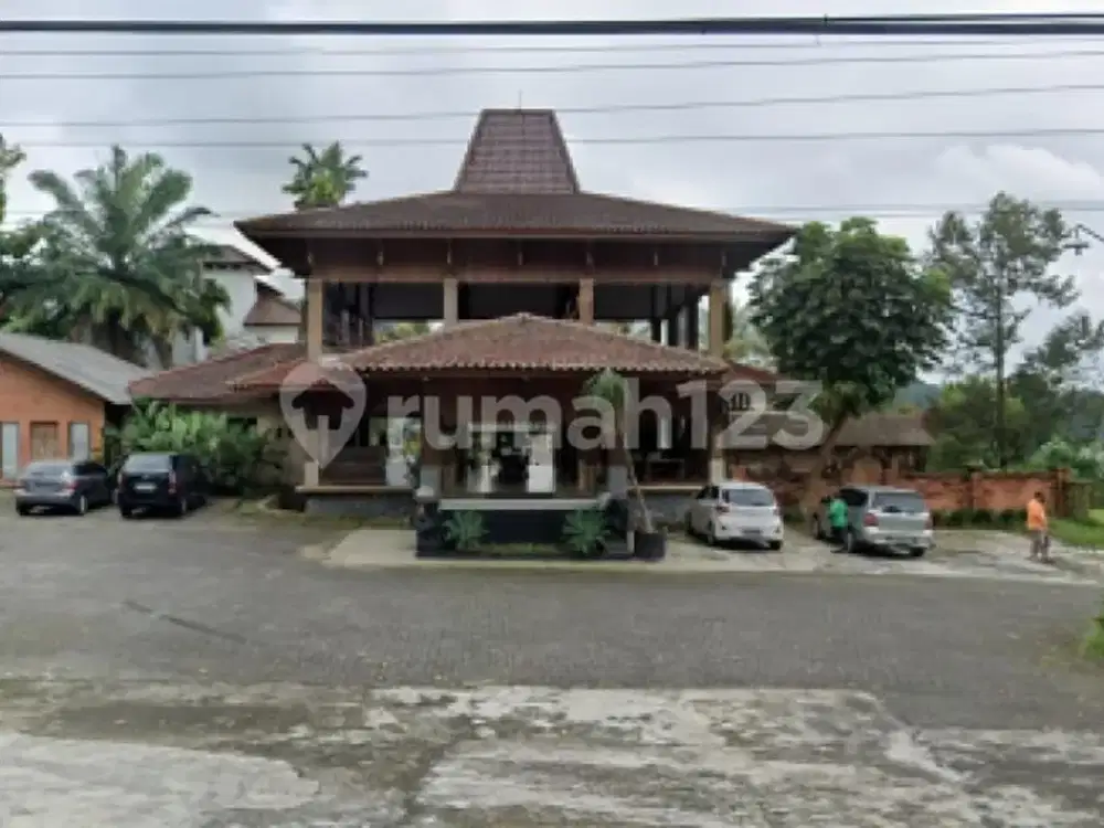 Villa dan Resto Siap Pakai Bagus Strategis di Karang Anyar A5174